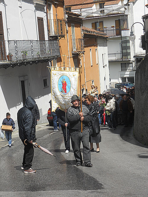 Processione per l'anniversario della morte della Mastroti