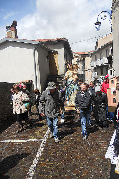 Processione per l'anniversario della morte della Mastroti