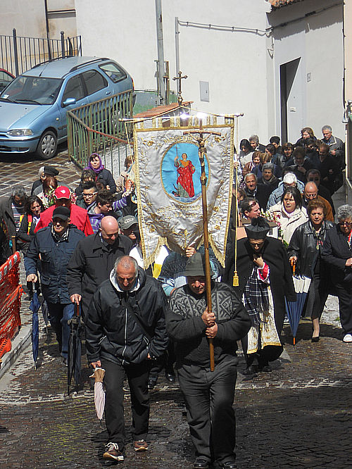 Processione per l'anniversario della morte della Mastroti