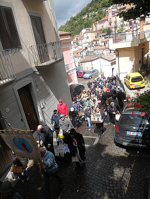 Processione per l'anniversario della morte della Mastroti