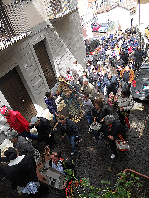 Processione per l'anniversario della morte della Mastroti