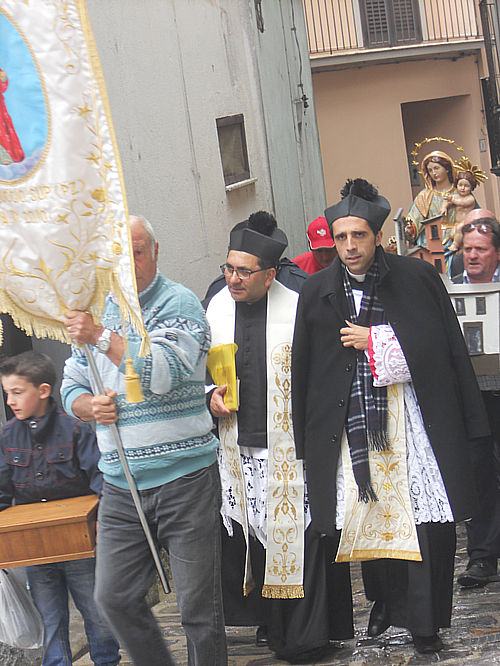 Processione per l'anniversario della morte della Mastroti