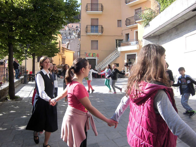 Con i ragazzi del catechismo in piazza Plebiscito