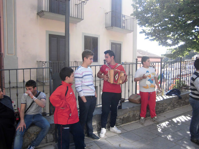 Con i ragazzi del catechismo in piazza Plebiscito